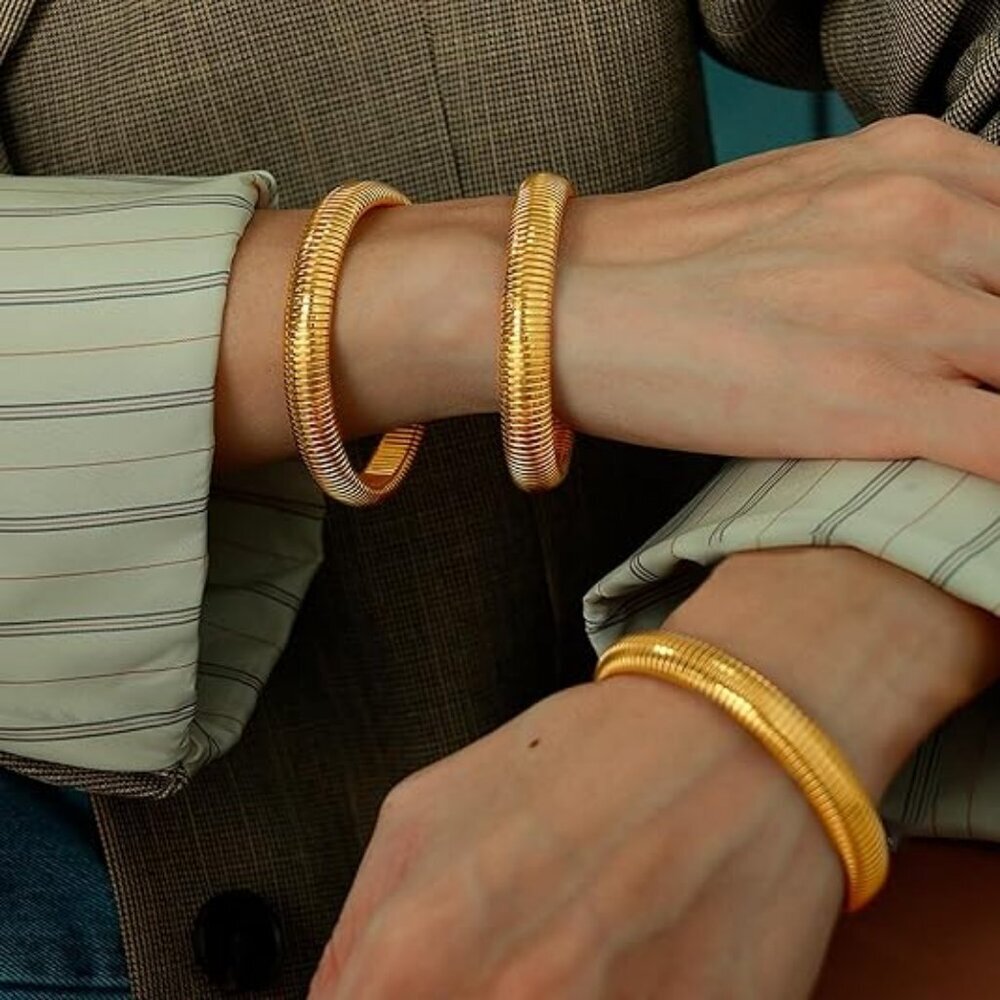 Women's Gold Stack Tarnish Free Bangle Set of 3 Chunky Bangle Bracelets - Picture 5 of 6